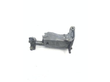 USED: Yamaha F80 / F90 / F100 swivel bracket complete 67F-43311-10-4D