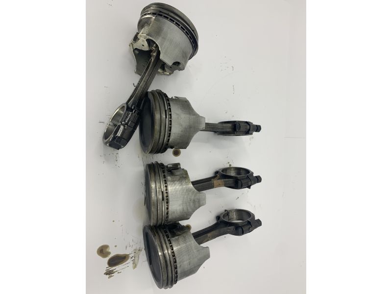 Set of 4x USED Piston 3937758 can be used.. a few little small 